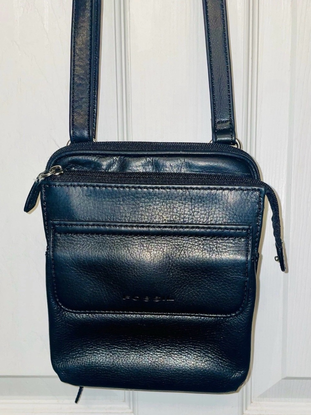 Fossil Black Small Crossbody Organizer Bag Zip Magnetic Closure Pockets Strap